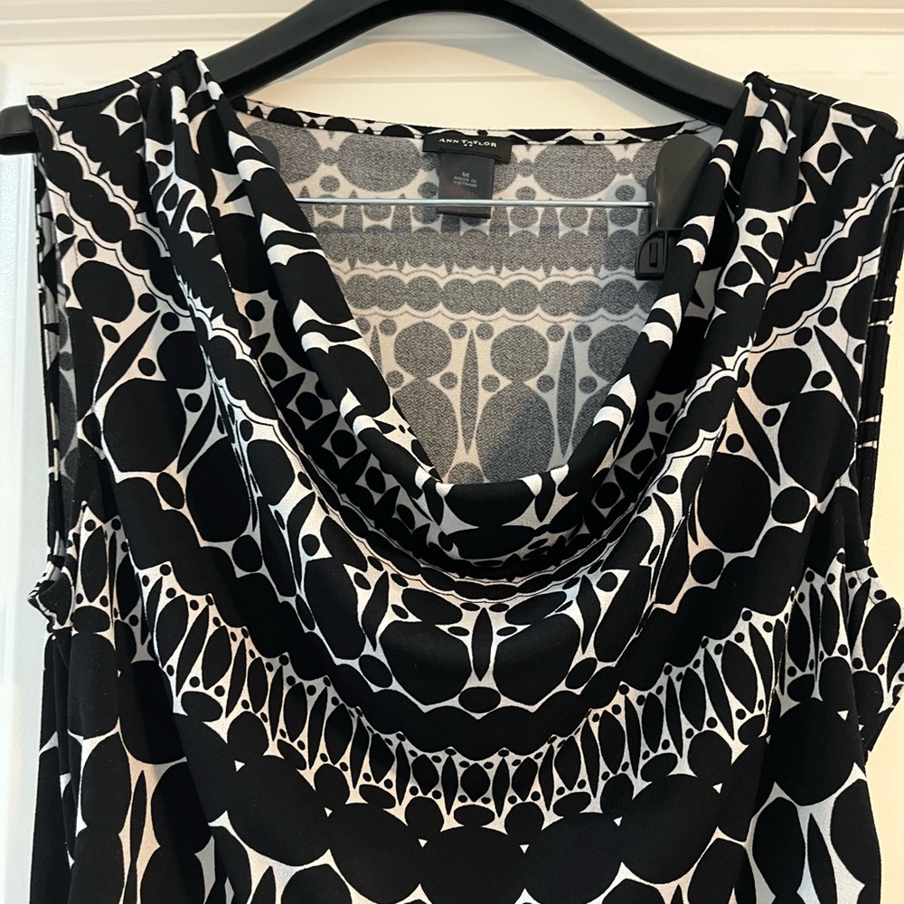 Ann Taylor size M black and white cow neck top. Flattering sides - Picture 3 of 5